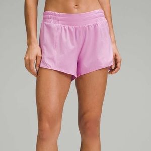 Lululemon HOTTY HOT SHORT II (LONG) *4"
Dahlia mauve
Size: 4 long